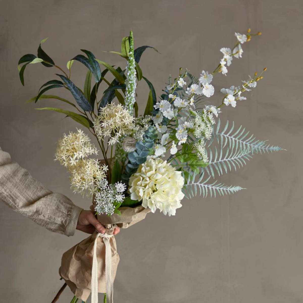 Bloomingville, Symphonie kunstige blomster i hvide nuancer, 103 cm.