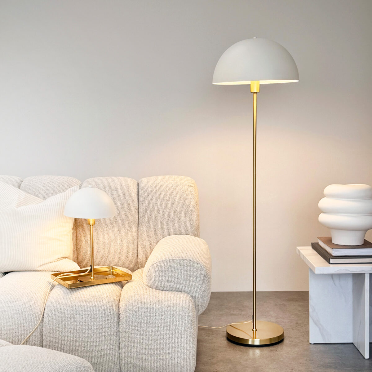 Dyberg Larsen, Stockholm bord - og gulvlampe hvid/messing