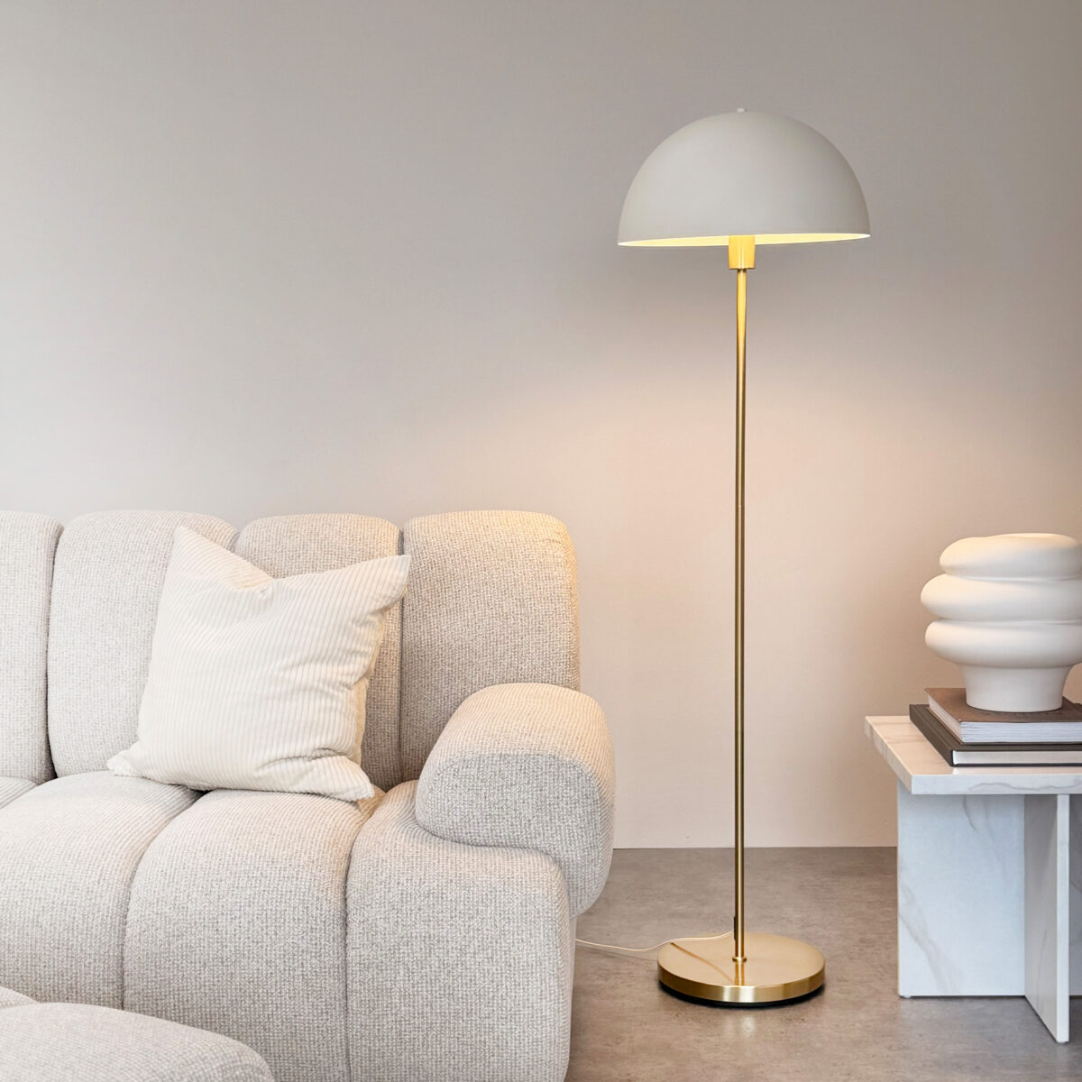 Dyberg Larsen, Stockholm gulvlampe, hvid/messing